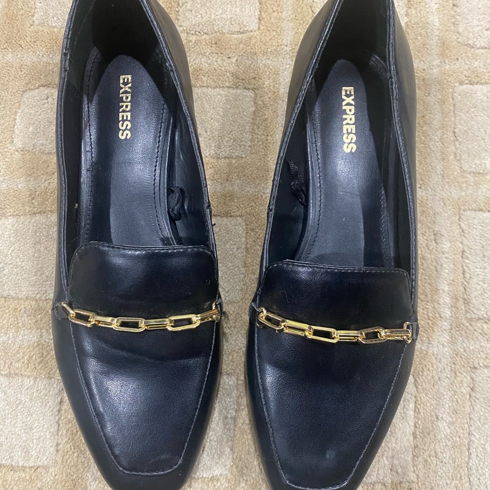 Express gold chain shoes